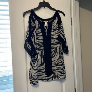 Size medium shoulders are open